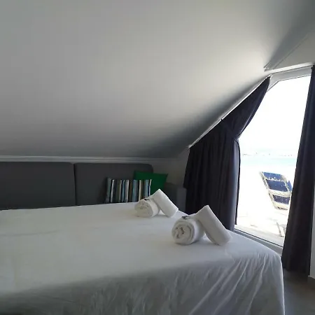 4 Surf Ii Alojamento de Acomodação e Pequeno-almoço 4*